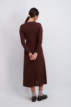 Load image into Gallery viewer, Rosette Set in Brown
